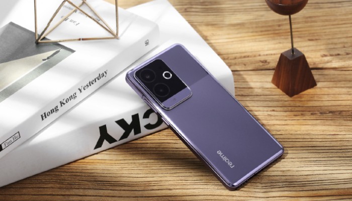 真我Realme GT6搭载的是立体双扬声器吗?