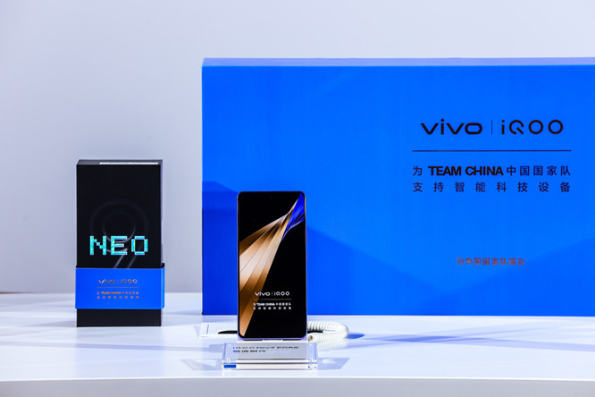 iQOO Neo9S Pro+配件送充电器吗?