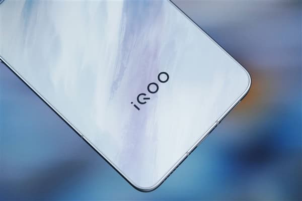 2K+电竞双芯！iQOO15T手机全面评测：电竞、续航、影像全拉满，同档无对手