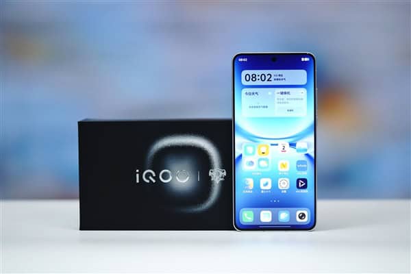 2K+电竞双芯！iQOO15T手机全面评测：电竞、续航、影像全拉满，同档无对手