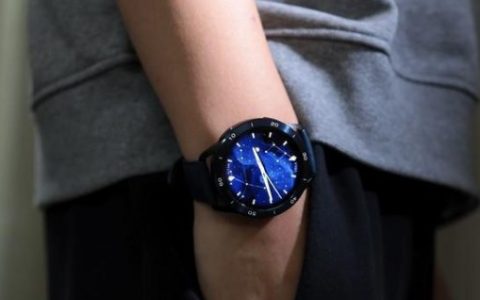 小米Watch S3怎么开机？