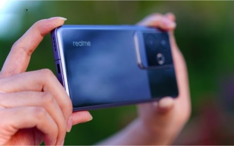 真我Realme GT6拍照怎么不显示手机型号？