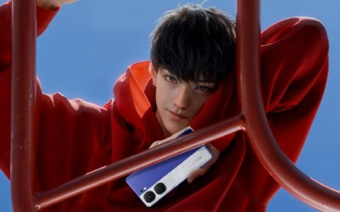 iQOO Neo9S Pro+出厂自带贴膜吗？