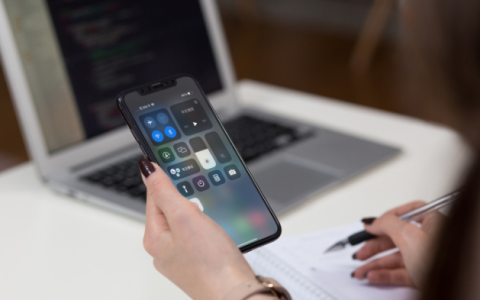【iOS16】苹果手机不知道怎么录屏，手把手教你录制有声视频！