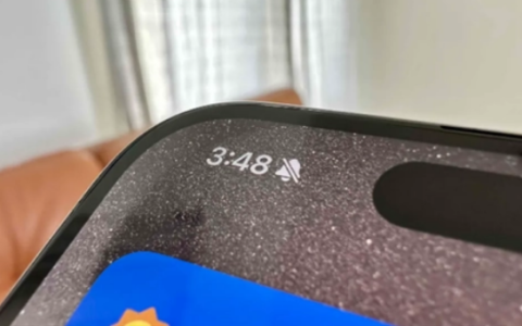 如何在iPhone15 Pro上隐藏静音铃声图标？