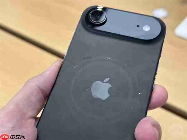 iPhone 17系列或成近年最娇气苹果手机：用了几个小时就满身划痕 蓝色黑色尤甚