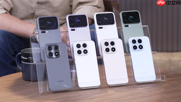 卢伟冰现场开箱小米17 Pro 套上手机壳秒变游戏掌机