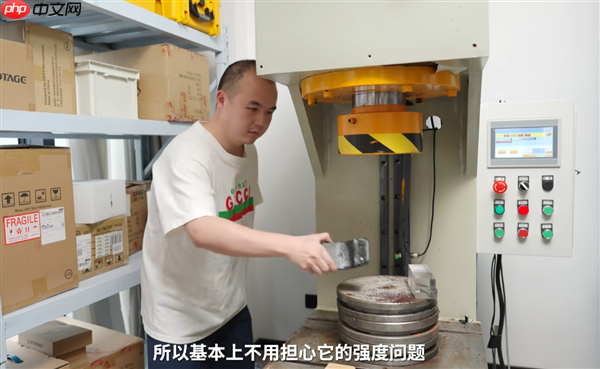 iPhone Air液压机暴力抗弯测试：100公斤终于压断了