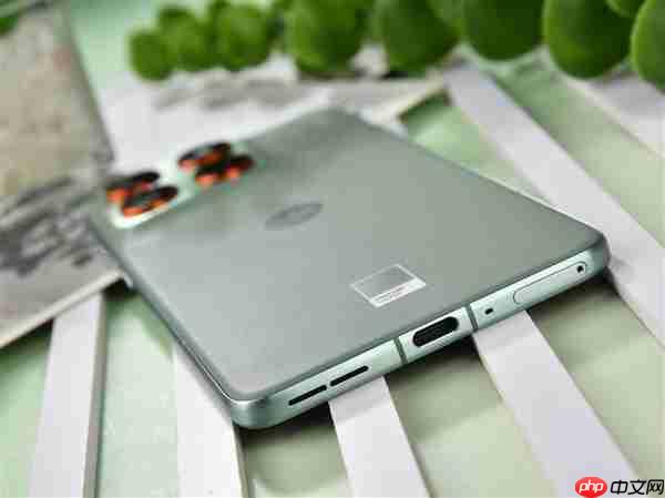 联想moto X70 Air上手：超薄机身+AI 轻薄手机标杆