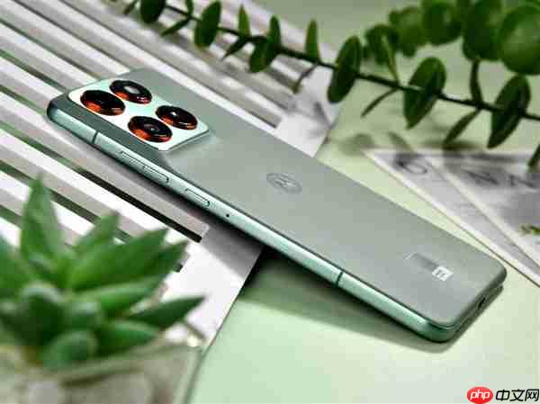 联想moto X70 Air上手：超薄机身+AI 轻薄手机标杆