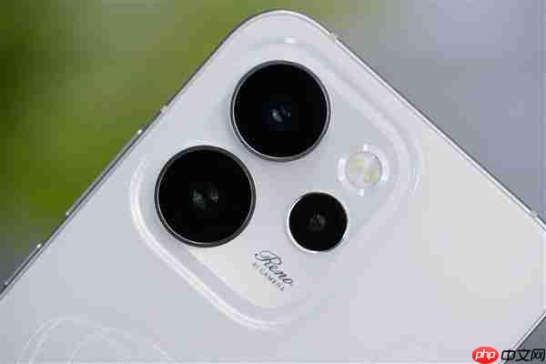 全息光刻美背太吸睛！OPPO Reno 15图赏