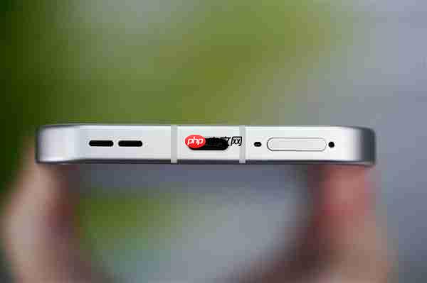 全息光刻美背太吸睛！OPPO Reno 15图赏
