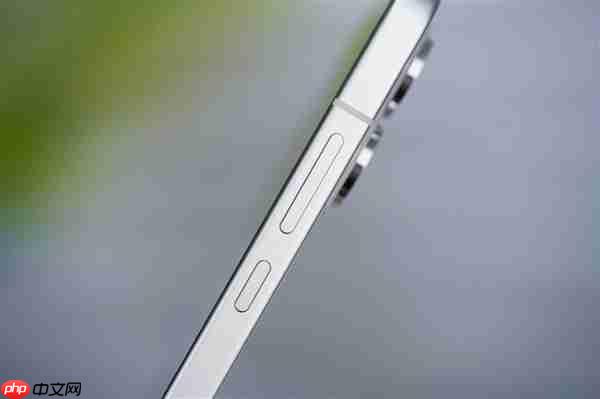 全息光刻美背太吸睛！OPPO Reno 15图赏