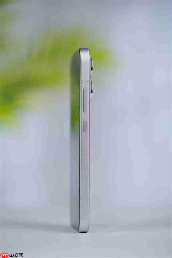 全息光刻美背太吸睛！OPPO Reno 15图赏