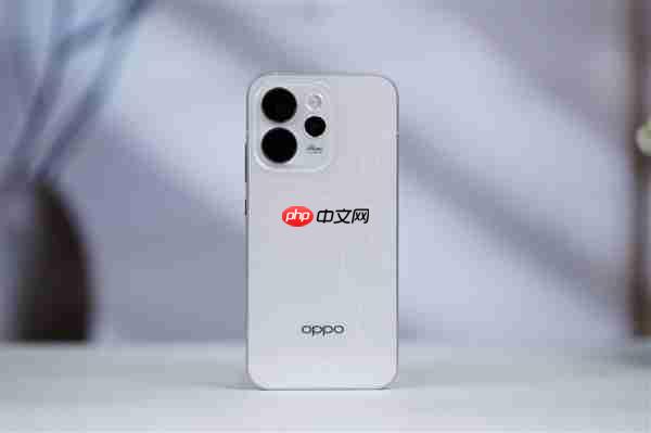 全息光刻美背太吸睛！OPPO Reno 15图赏