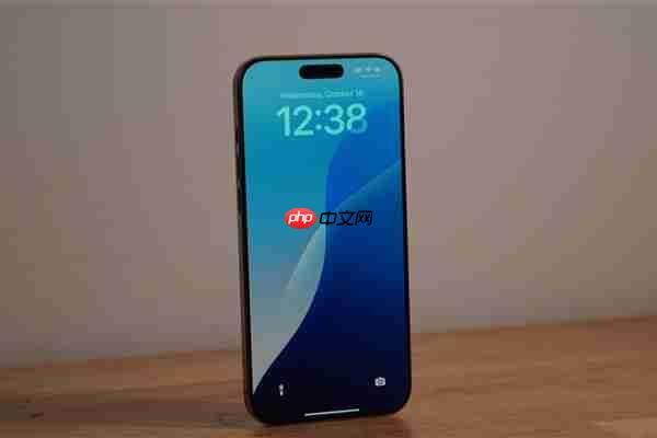 iPhone 18 Pro上热搜：摒弃药丸状挖孔 多位网友吐槽丑