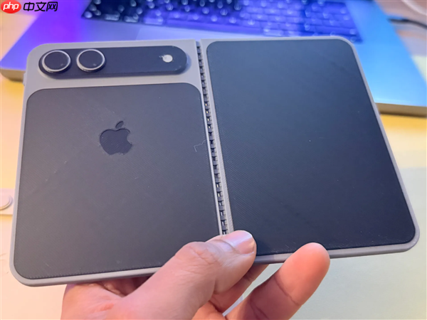 苹果首款折叠屏蓄势待发！iPhone Fold机模出炉