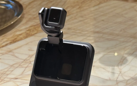 这就是全球首款机器人手机！荣耀ROBOT PHONE惊喜亮相CES