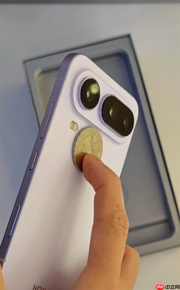 荣耀Magic8 Pro Air真机上手：经典感叹号Deco 比iPhone Air还轻