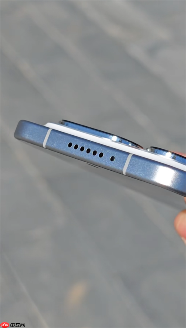 荣耀Magic8 Pro Air真机上手：经典感叹号Deco 比iPhone Air还轻