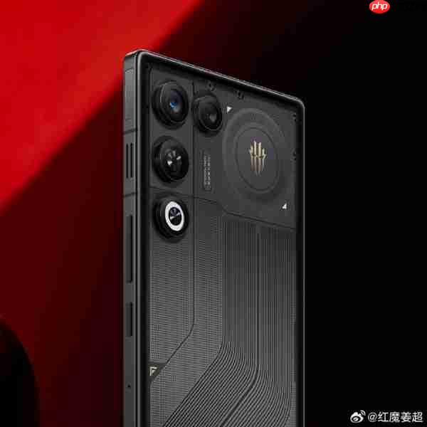 红魔产品经理吐槽手机设计千篇一律：抄完iPhone 17 Pro抄17Air