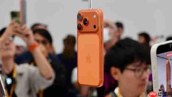 iPhone 17中国卖爆 苹果在华市场强势复苏！库克：我被销量惊到 感谢中国用户