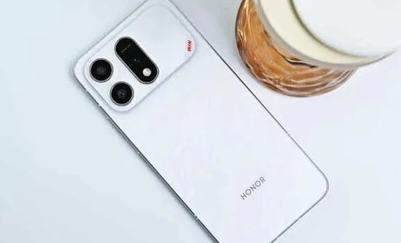 两千出头就能战到 2032,这三台手机才是性价比真面目
