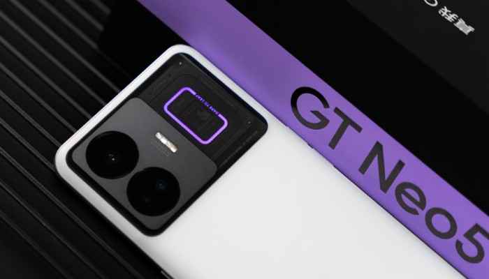 真我Realme GT Neo5
