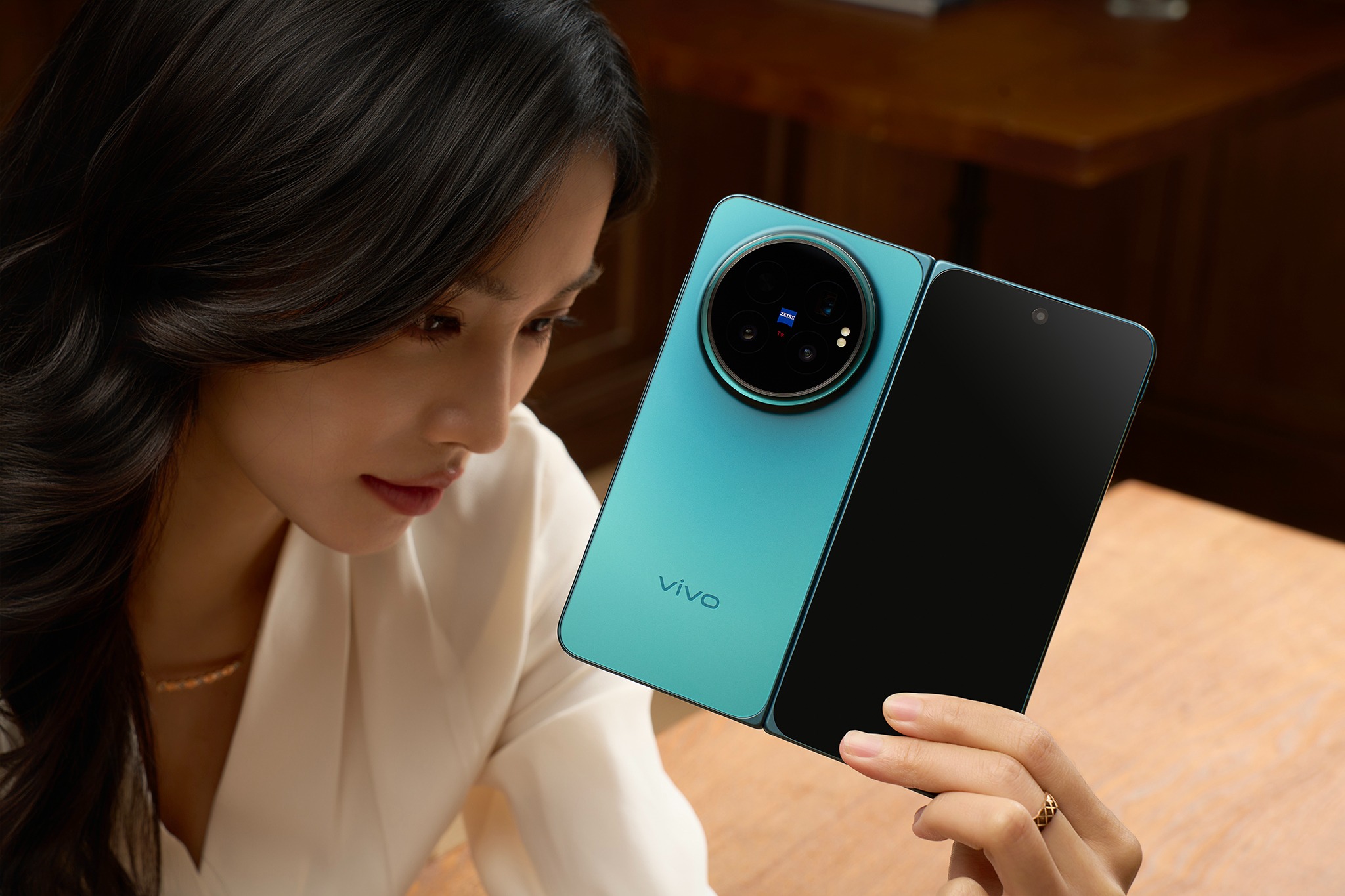 折叠屏多任务的最优解?vivo X Fold6 独家「原子工作台」+ AI全面评测