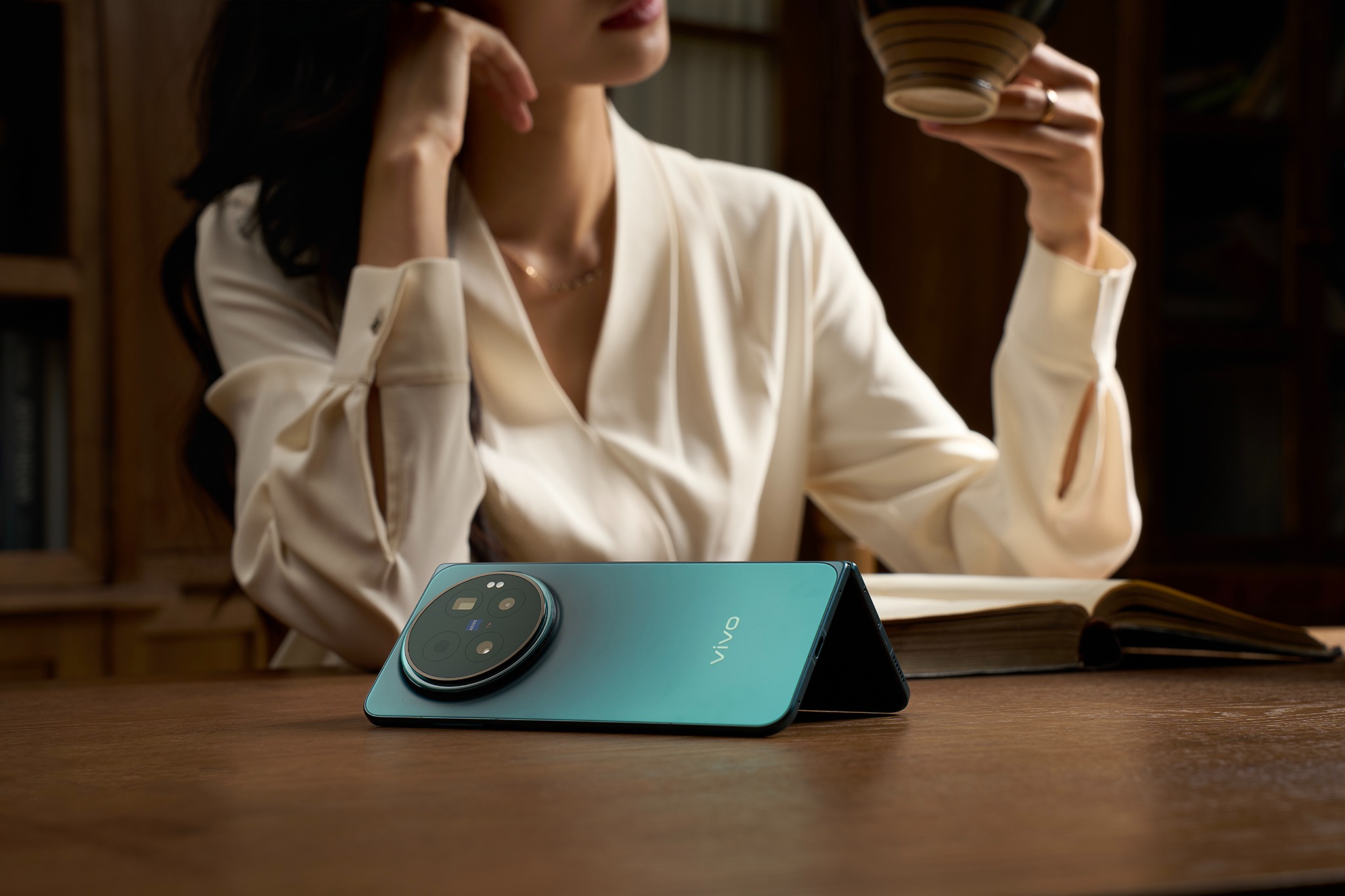折叠屏多任务的最优解?vivo X Fold6 独家「原子工作台」+ AI全面评测
