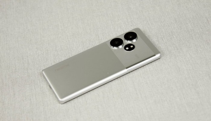 真我Realme GT Neo6 SE