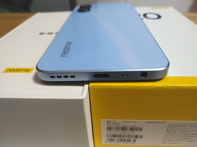 真我realme V20