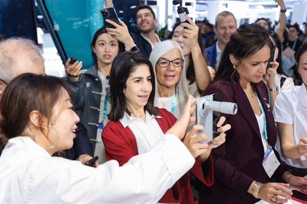 X Fold6搭载天玑 9500  vivo 与联发科正在重写折叠多任务体验
