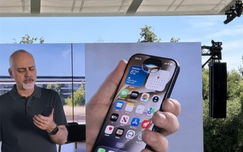 Siri AI补课两年终交卷 市场等待折叠iPhone“上桌”
