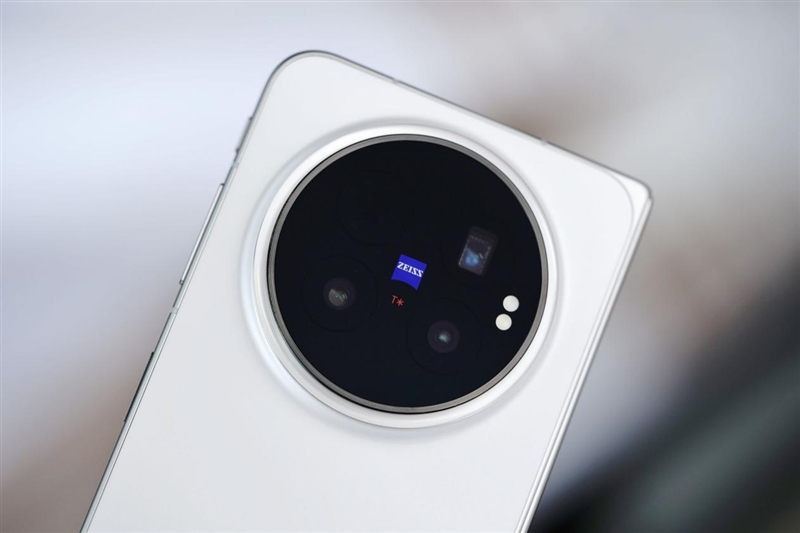 超强小V单同款影像系统 vivo X Fold6手机全面评测：一款用出了电脑味儿的大折屏