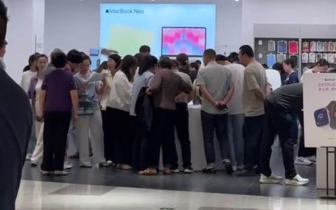 高考刚结束苹果商店就被挤爆：家长花2万多扎堆为孩子购置苹果四件套