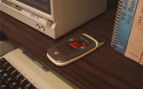 80年代传奇PC厂商Commodore跨界推出翻盖手机：起售价约3371元