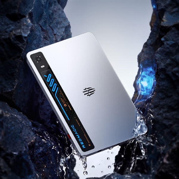 红魔游戏平板5 Pro外观正式公布：行业唯一RGB水冷设计 透明机身超酷炫
