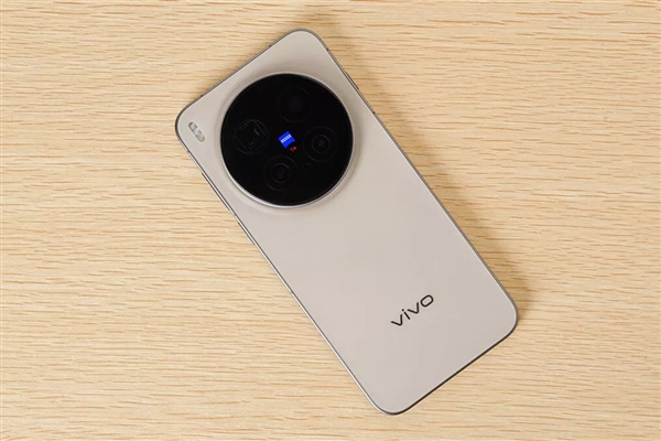 vivo X500首发索尼全新传感器:1/1.28英寸超大底+LOFIC技术