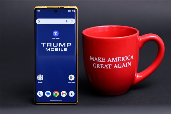 特朗普手机T1套娃两年前的HTC 博主:难怪总统自己用iPhone