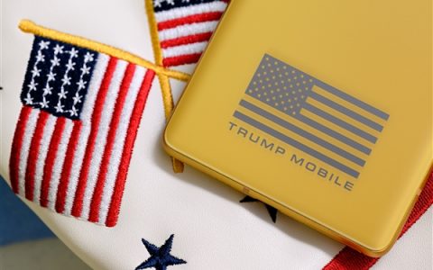 特朗普手机T1套娃两年前的HTC 博主：难怪总统自己用iPhone