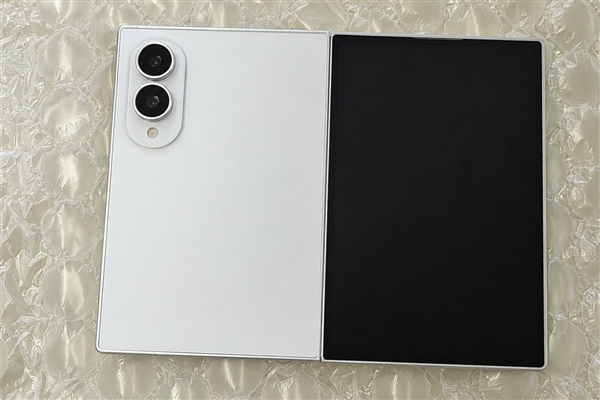 三星Galaxy Z Fold8七月登场：史上最轻大折叠 仅重201g