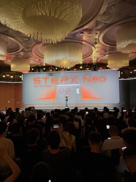 印奇首次揭秘:阶跃为什么要造AI手机