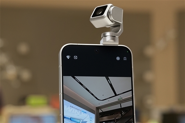 换上全新logo!荣耀官宣:Robot Phone 8月见
