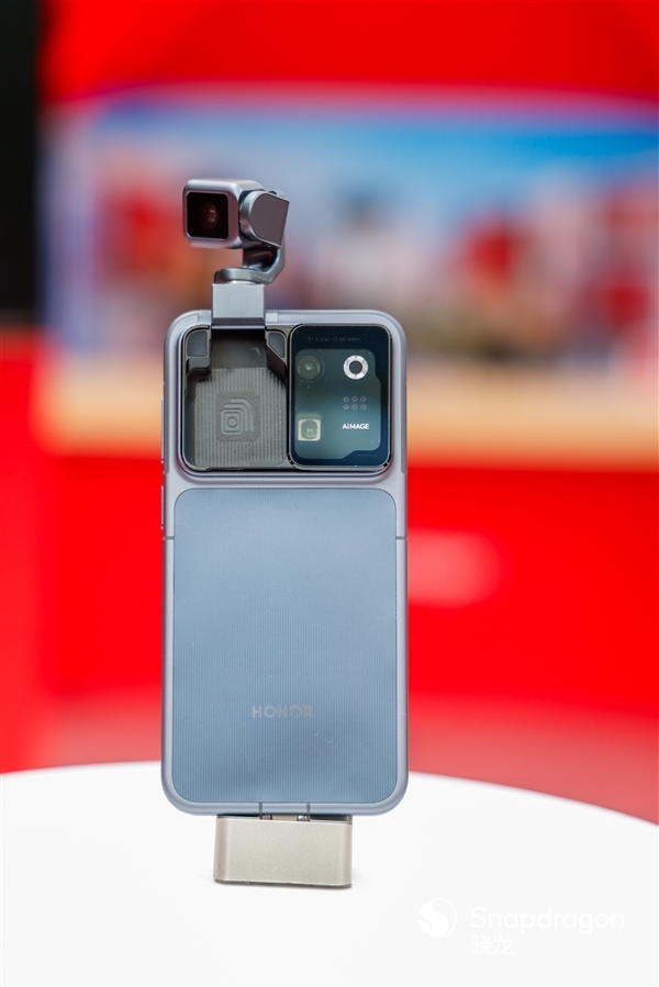 自带4D云台!荣耀Robot Phone核心规格揭晓:6.3英寸+骁龙8E5