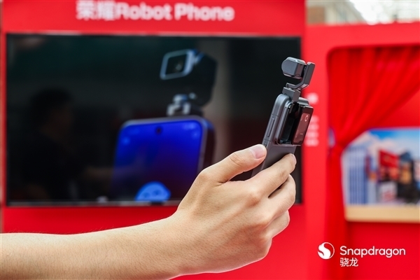 自带4D云台!荣耀Robot Phone核心规格揭晓:6.3英寸+骁龙8E5