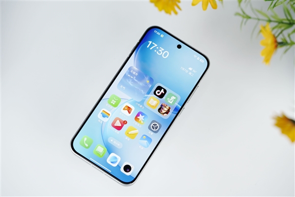 首创3D冰透悬浮!OPPO Reno16图赏