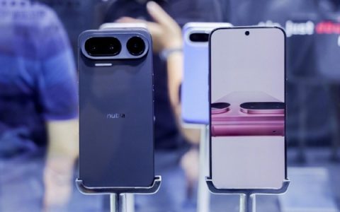 这就是全球首款AI智能体手机！努比亚NaviX Ultra亮相