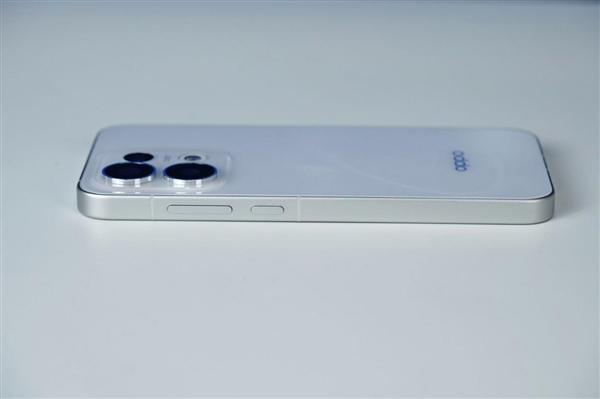 首创3D冰透悬浮!OPPO Reno16图赏