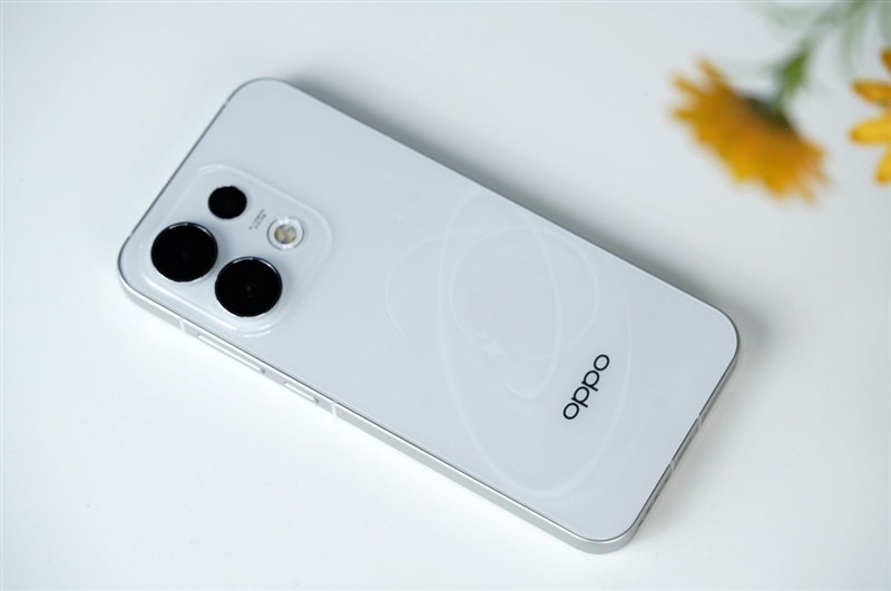 裸眼3D超吸睛！OPPO Reno16手机评测：人人都说好看的影像轻旗舰